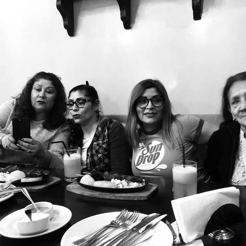 Meet your Posher, Yisela